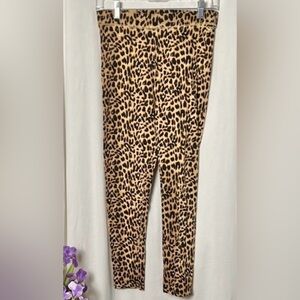 PINK Victoria's Secret Leopard Print 7/8 Leggings Size Medium